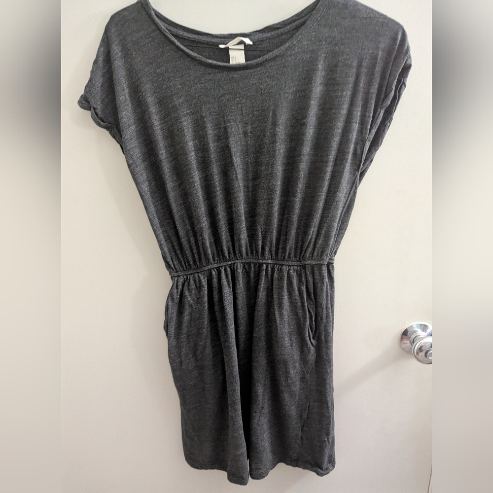 H&M Gray Midi Dress with Crew Neck Dolman Sleeves Neutral Classic Summer Date Nt